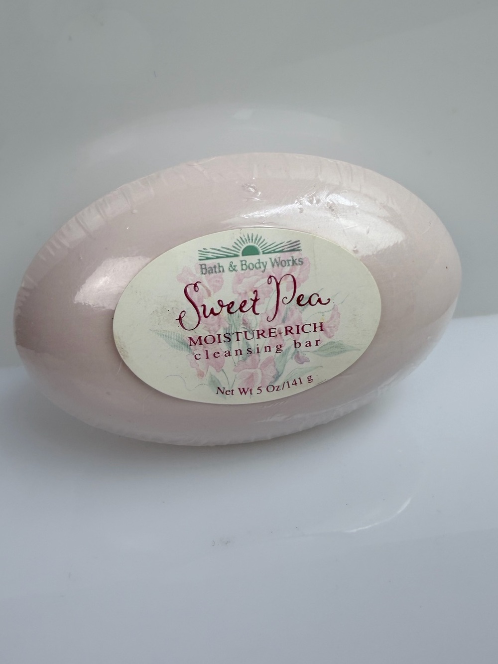 🆕VINTAGE Bath & Body Works Bar Soap in Sweet Pea 5oz